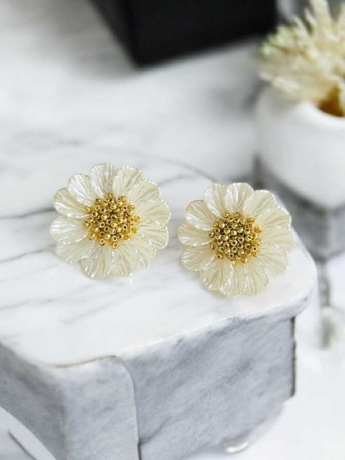 Aira Earrings